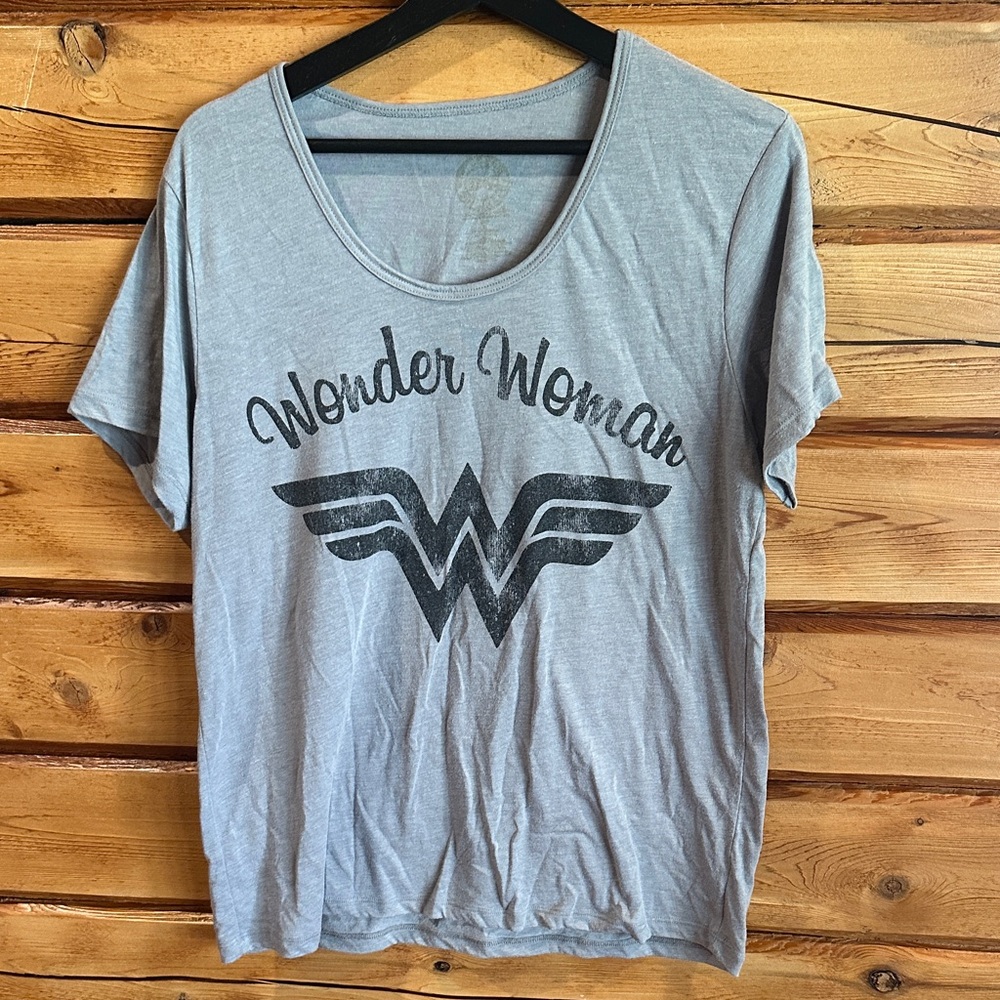 DC Comics Wonder Woman Scoop Neck Tee - Light Gray with Black Logo